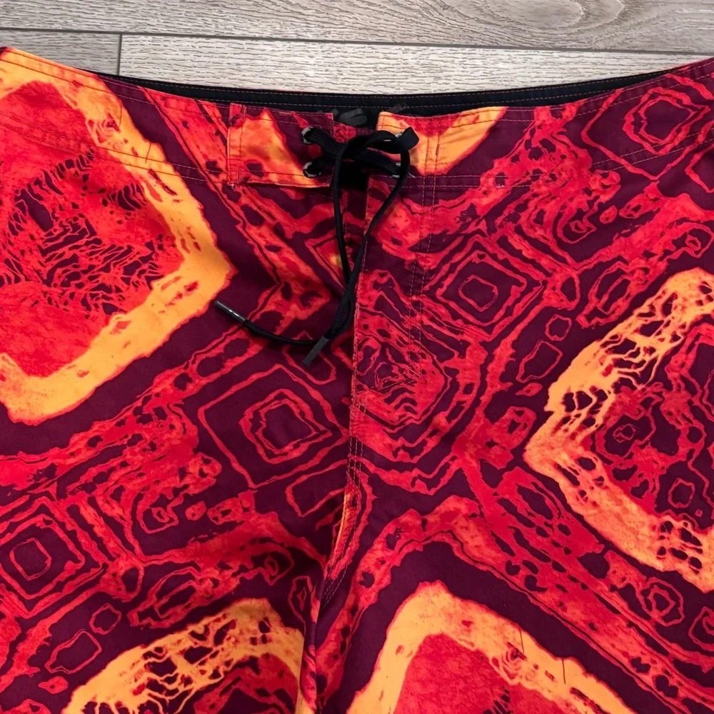 Nike 6.0 Board Shorts Mens 36 Red Orange Geometric Psychedelic Swim Trunks